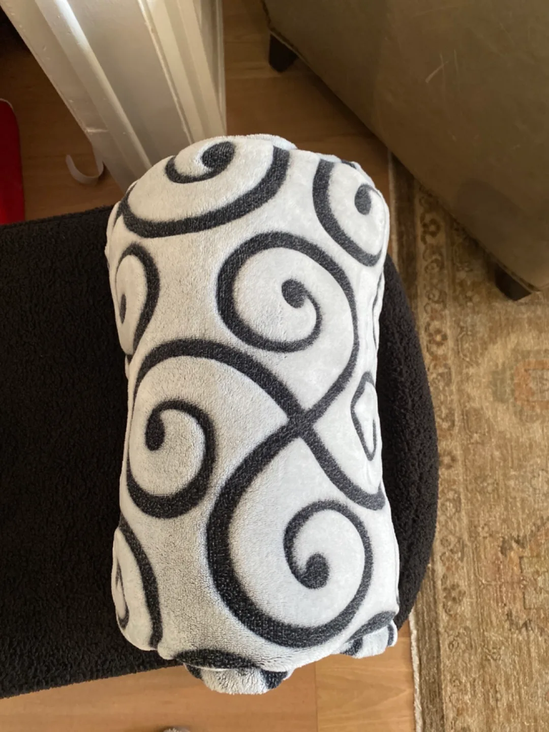 Throw Blankets image indicator(4)