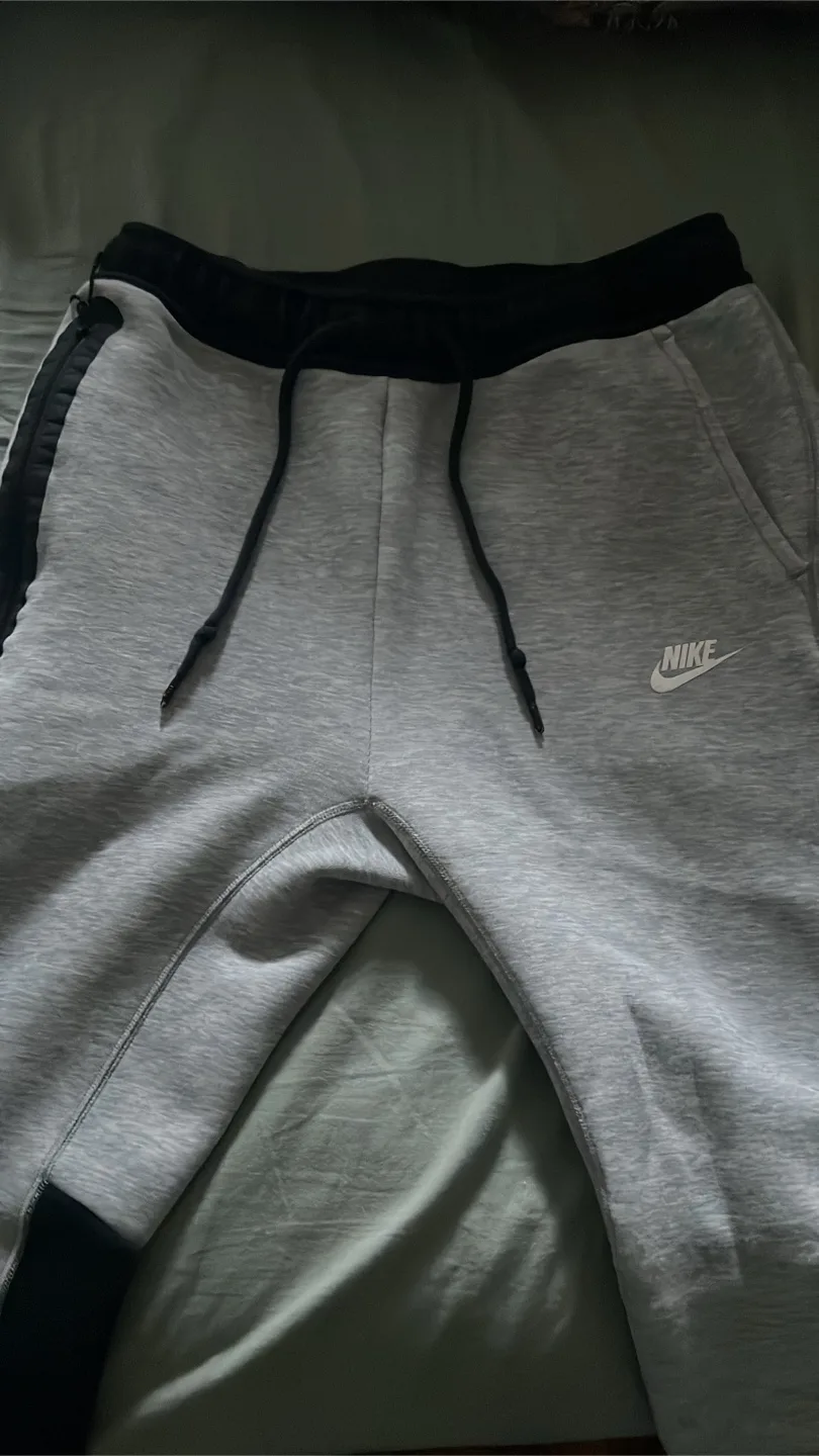 Nike Tech Fleece Gray/Black Tracksuit (M) thumbnail