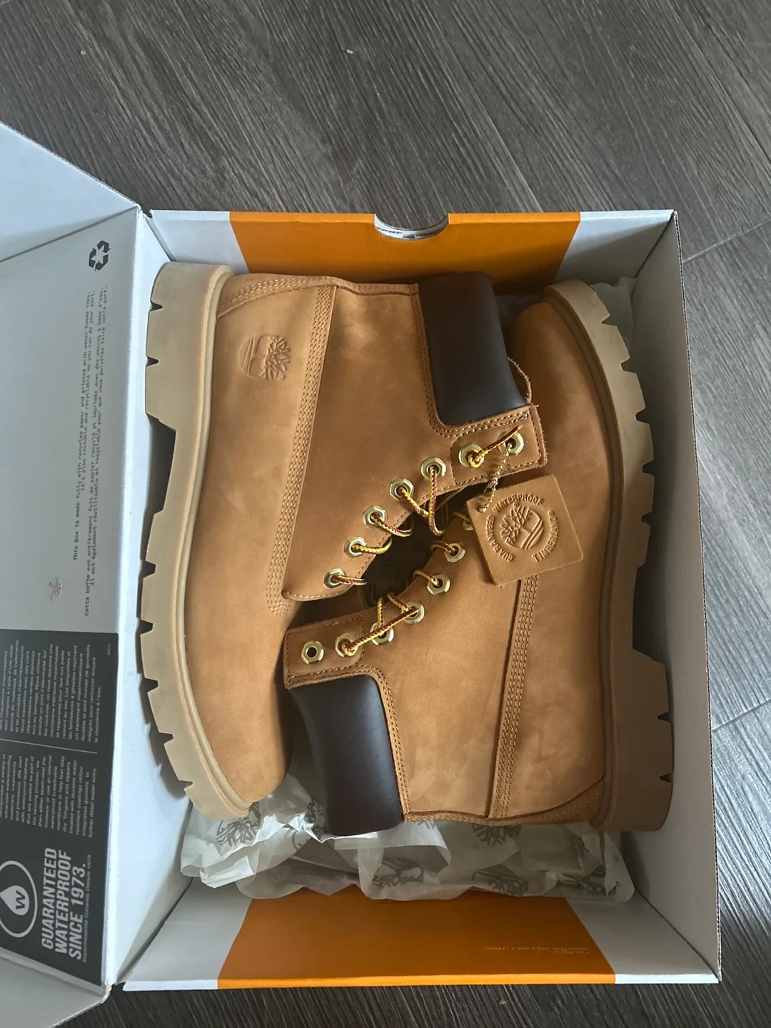 Timberland Classic 6 Inch Waterproof Boots - Size 8.5 thumbnail