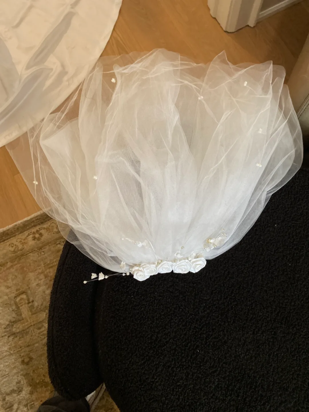 Wedding Train & Veil - White image indicator(3)