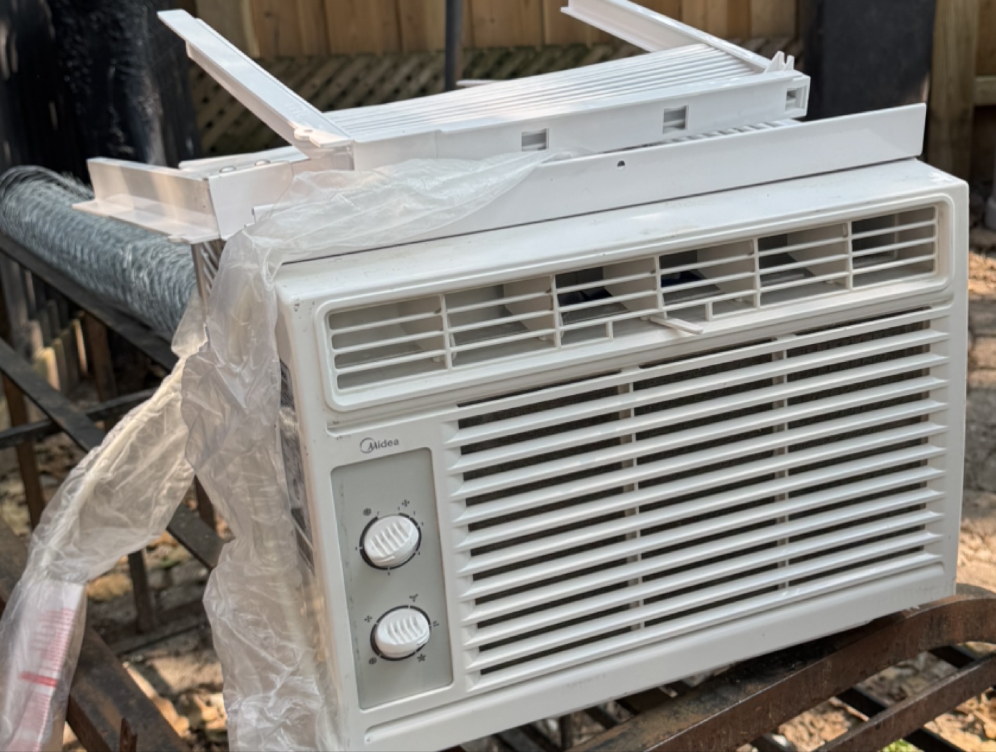 Midea Window Air Conditioner - photo 2