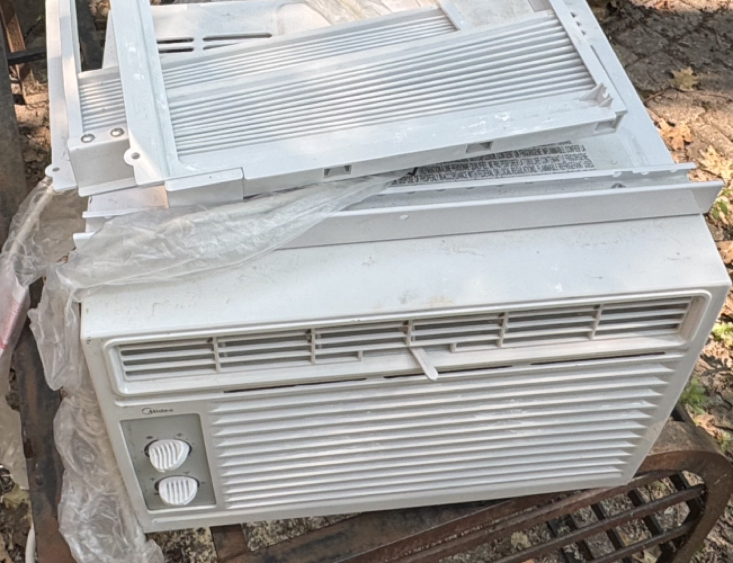 Midea Window Air Conditioner - photo 4