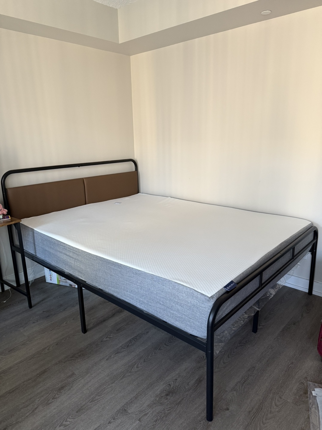 Metal Queen size bed frame - photo 2