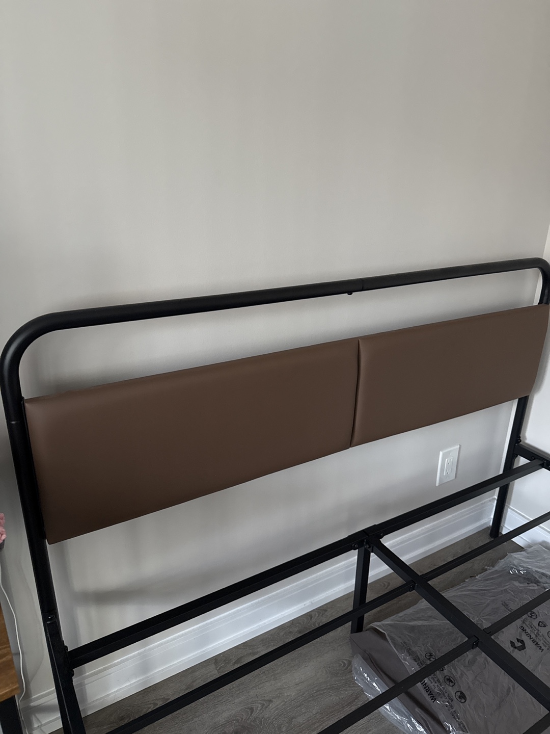 Metal Queen size bed frame - photo 3