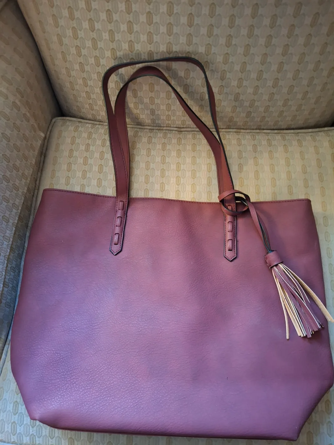 Bueno burgundy tote bag thumbnail