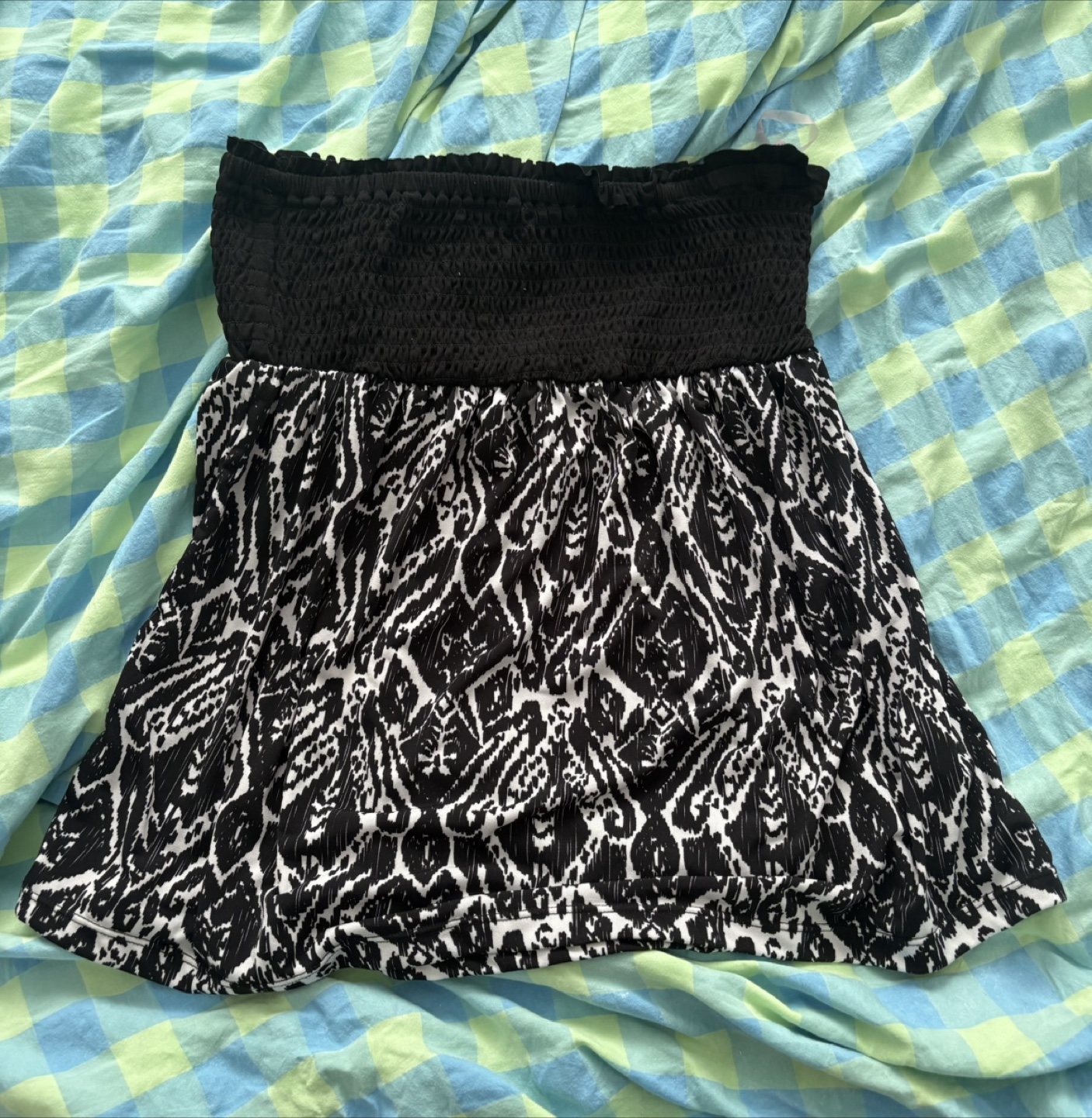 Skirt (Medium) (Never worn) (Giving away for FREE)