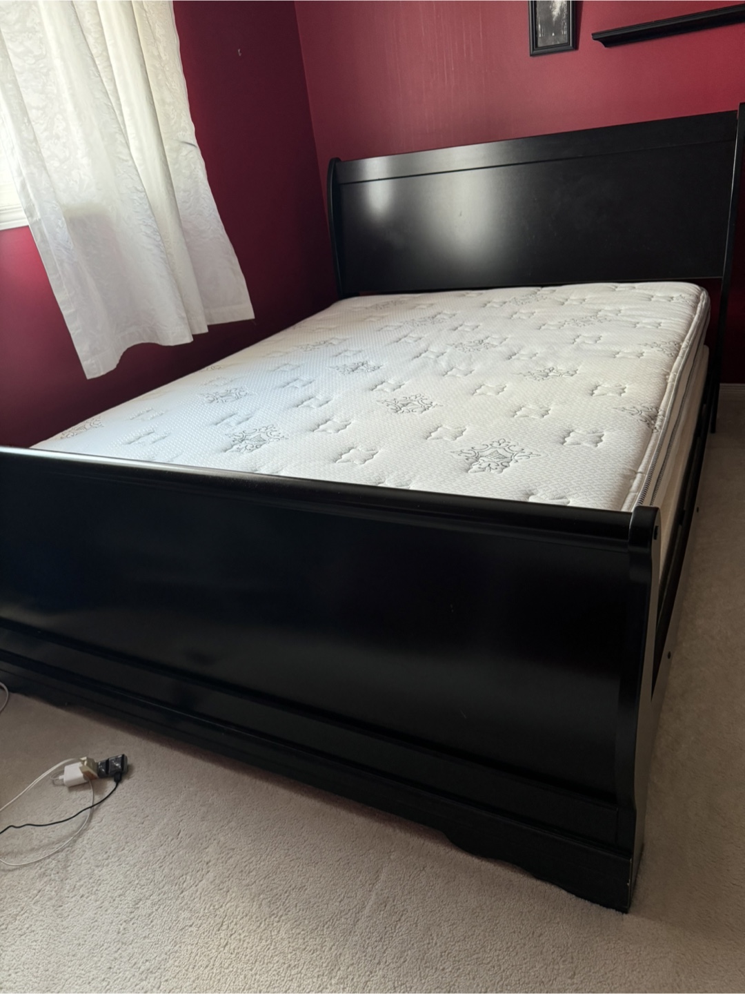 Bedroom Set - Queen Bed + 2 Nightstands - photo 2