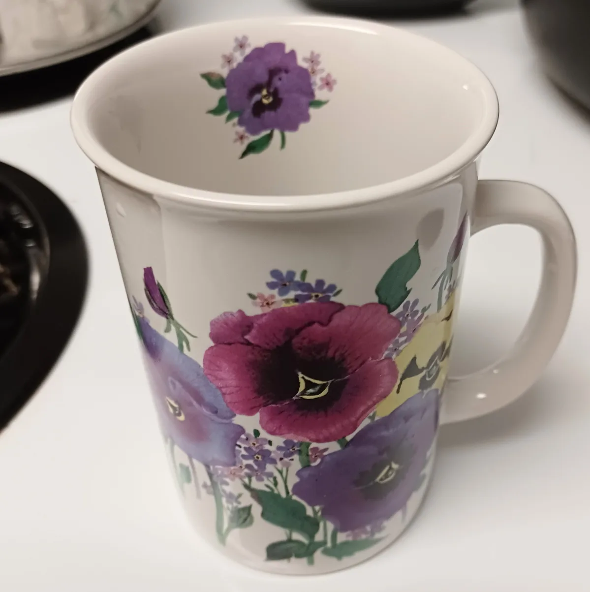 Beautiful set of 4 vintage Valerie Pfeiffer mugs image indicator(4)