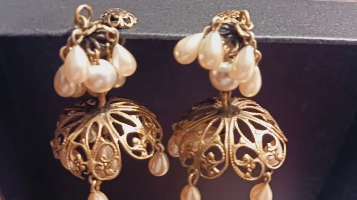 Gorgeous Vintage Chandelier Pearl Earrings thumbnail