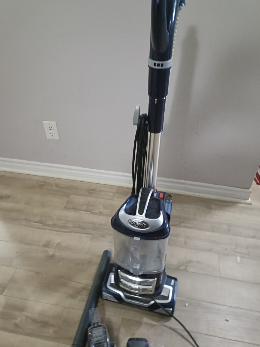 Shark Navigator Lift-Away Vacuum - photo 2
