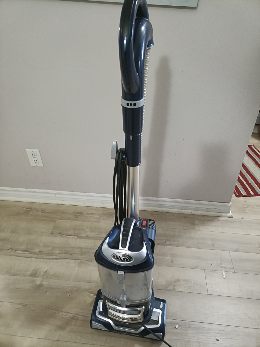 Shark Navigator Lift-Away Vacuum - photo 4
