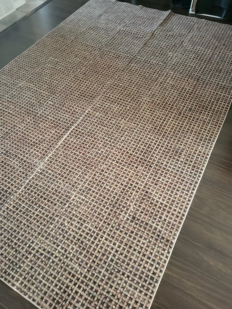 6ft X 9ft Area rug (Brand new) image indicator(5)