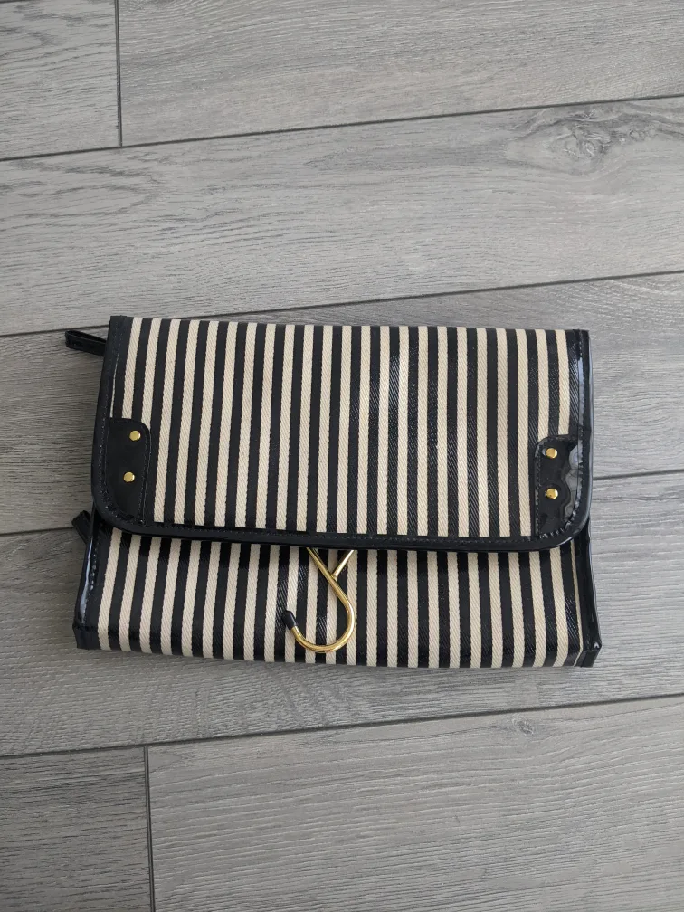 Travel Toiletry Bag image indicator(2)