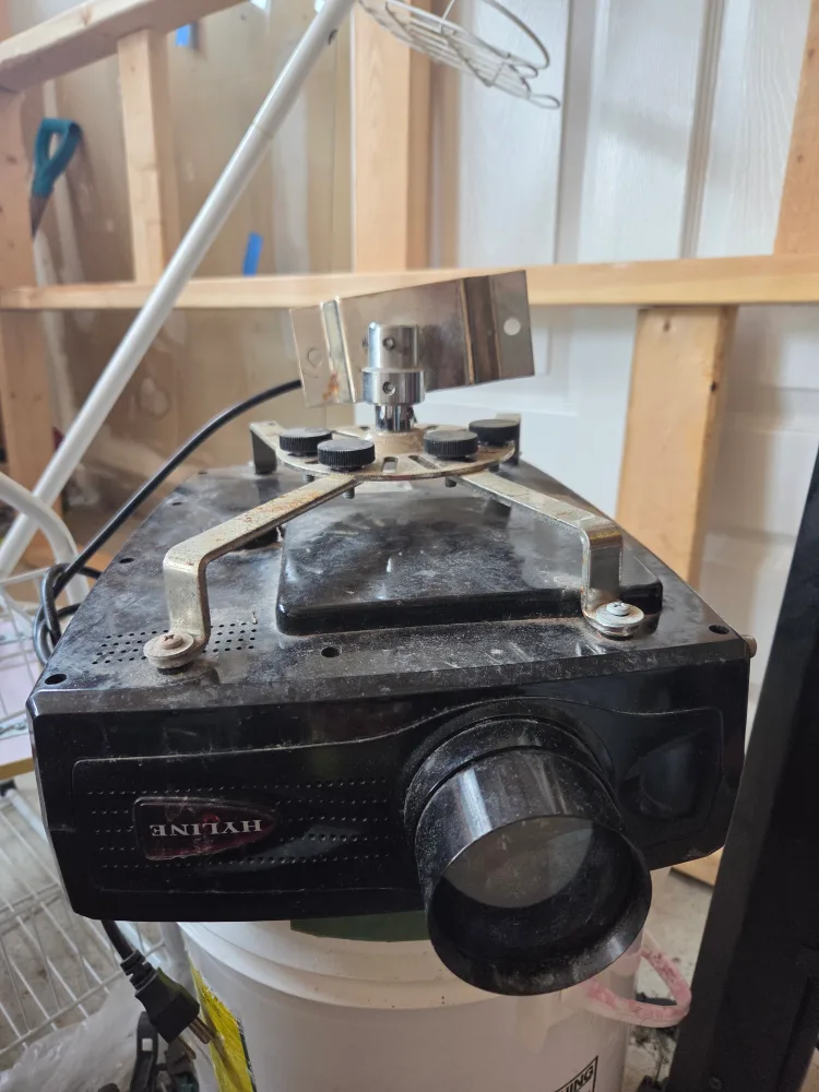 Hyline HD66 LCD Projector thumbnail