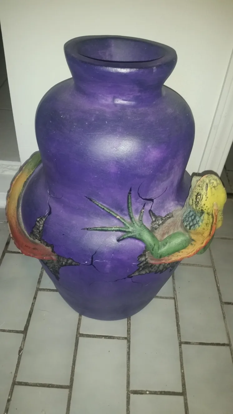 Purple Vase with Iguana image indicator(8)