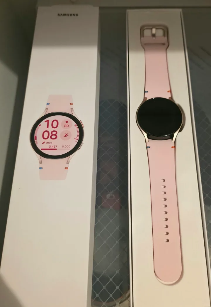 BNIB SAMSUNG FE SMARTWATCH, 40MM, CUSTOMIZABLE STRAP, WARRANTY image indicator(5)
