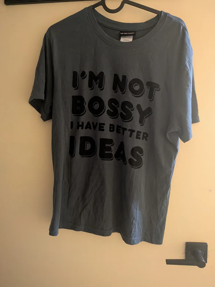 The pink closet funny saying gray t-Shirt - Size M thumbnail
