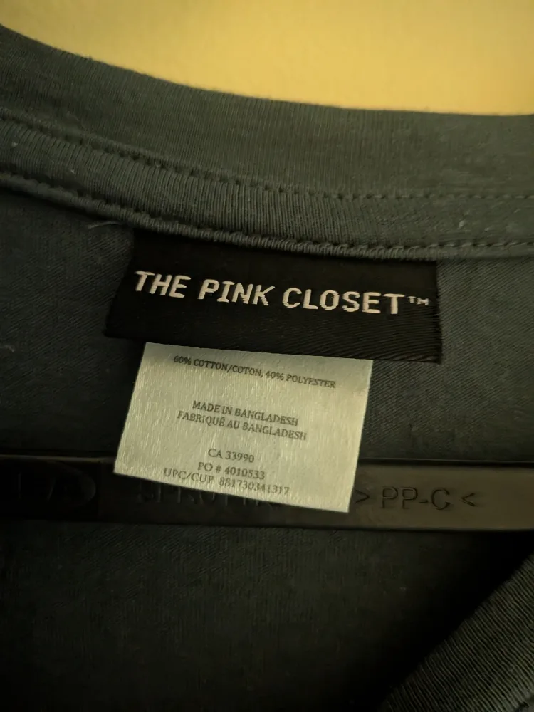 The pink closet funny saying gray t-Shirt - Size M image indicator(3)