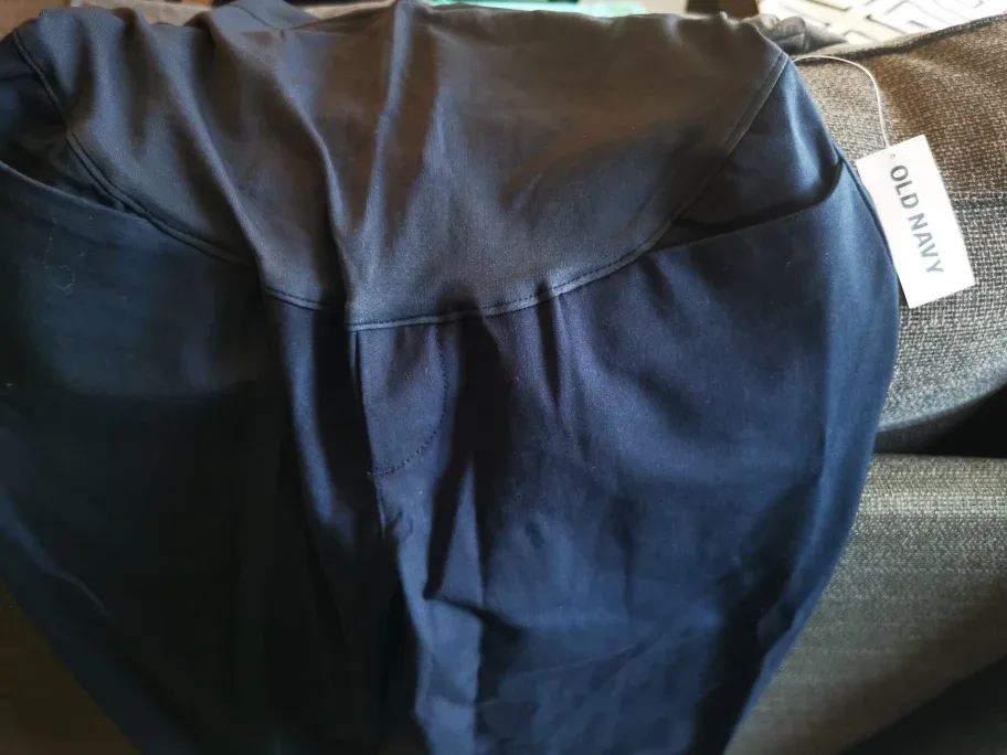 Old Navy Maternity Pixie Pants - Size 6 image indicator(5)