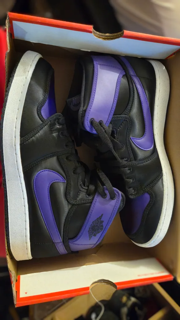 Nike Air Jordan 1 High - Black/Purple thumbnail