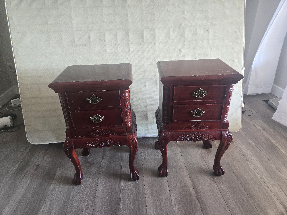 Pair of Vintage Style Mahogany Nightstands - photo 2