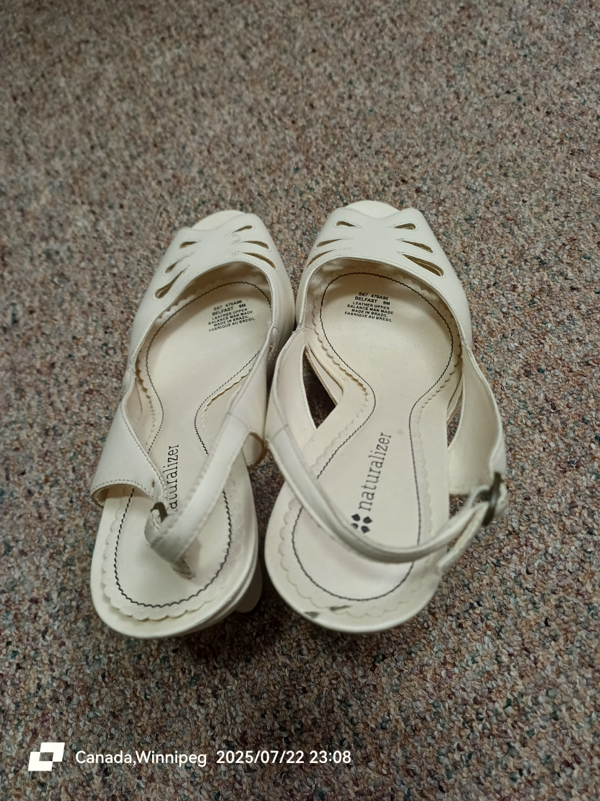 Naturalizer Belfast White Leather Sandals - Size 9M