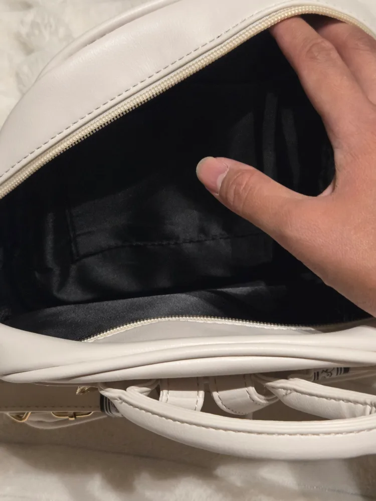 White Quilted Backpack image indicator(5)