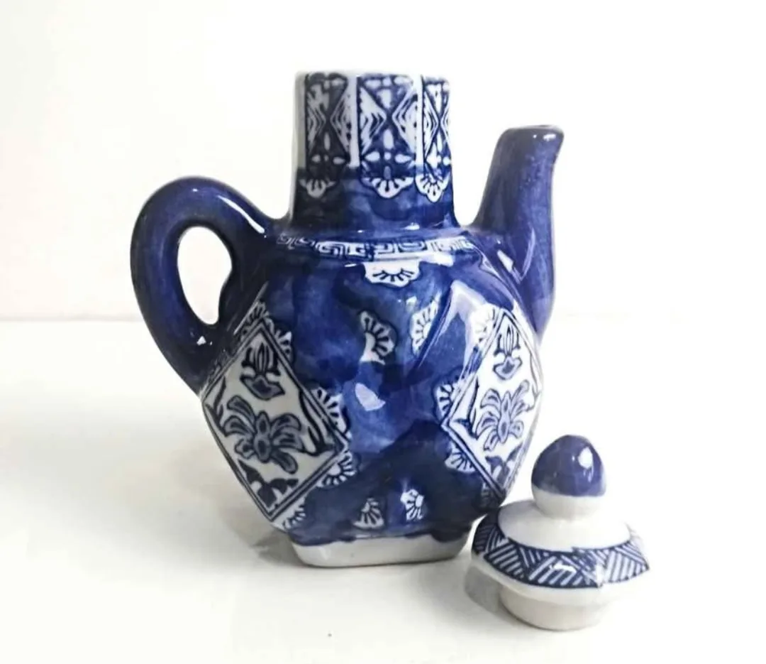 Teapot ~ Decorative Blue & White Ceramic Teapot ~ DécorKitchen image indicator(3)