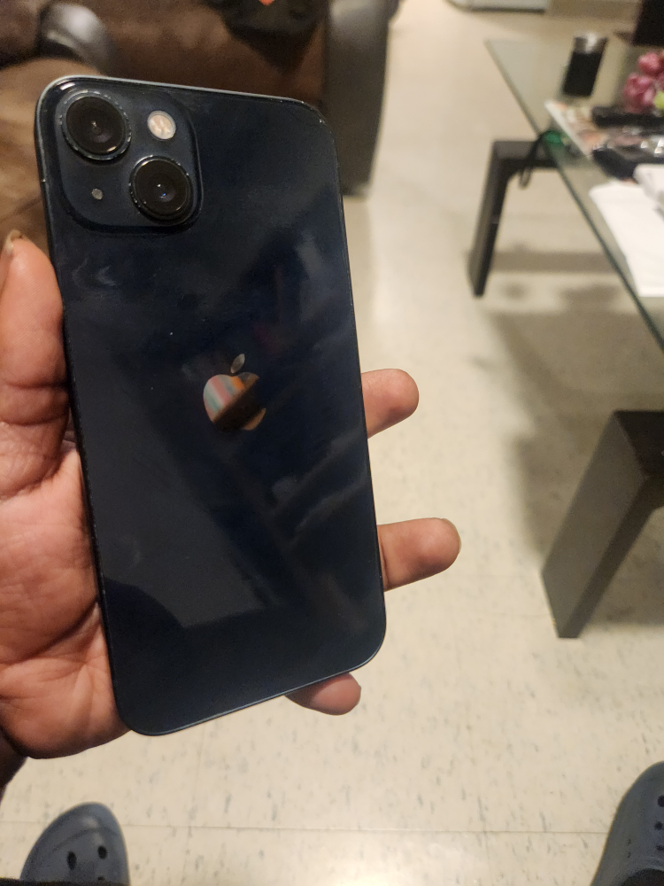 iPhone 13 - Excellent Condition - photo 2