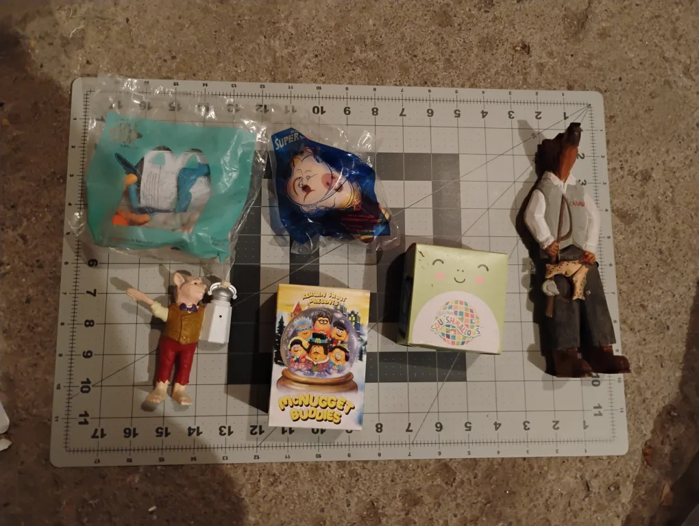 Assorted Toys- McDonald's/Looney Tunes/Harry Potter thumbnail