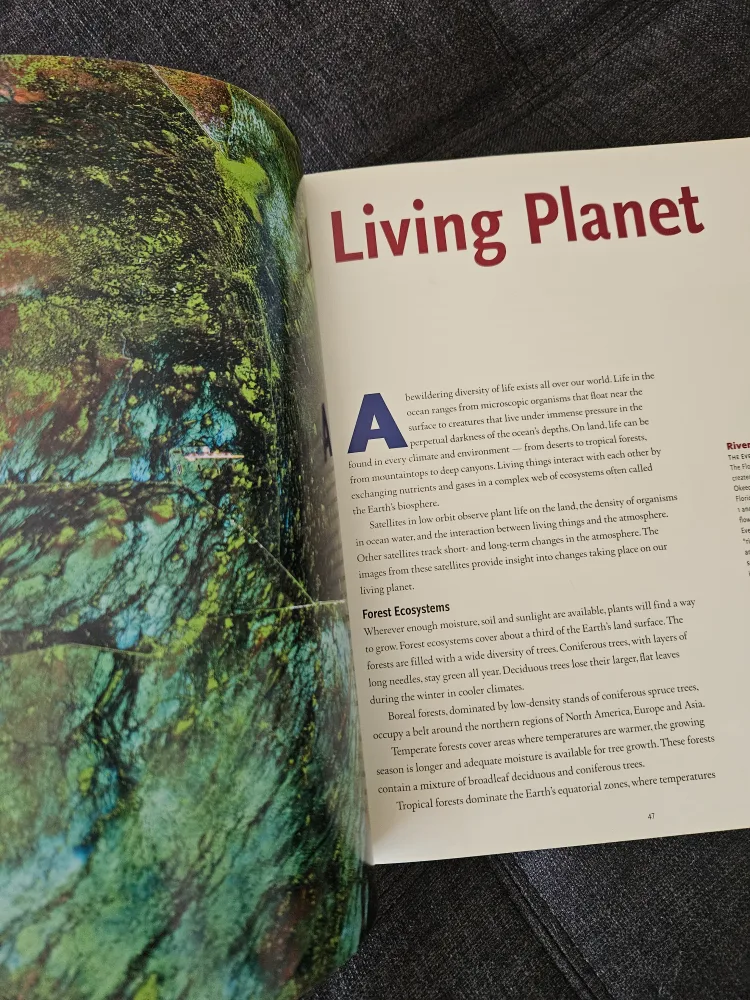 Earth From Space - Smithsonian Softcover Book image indicator(5)