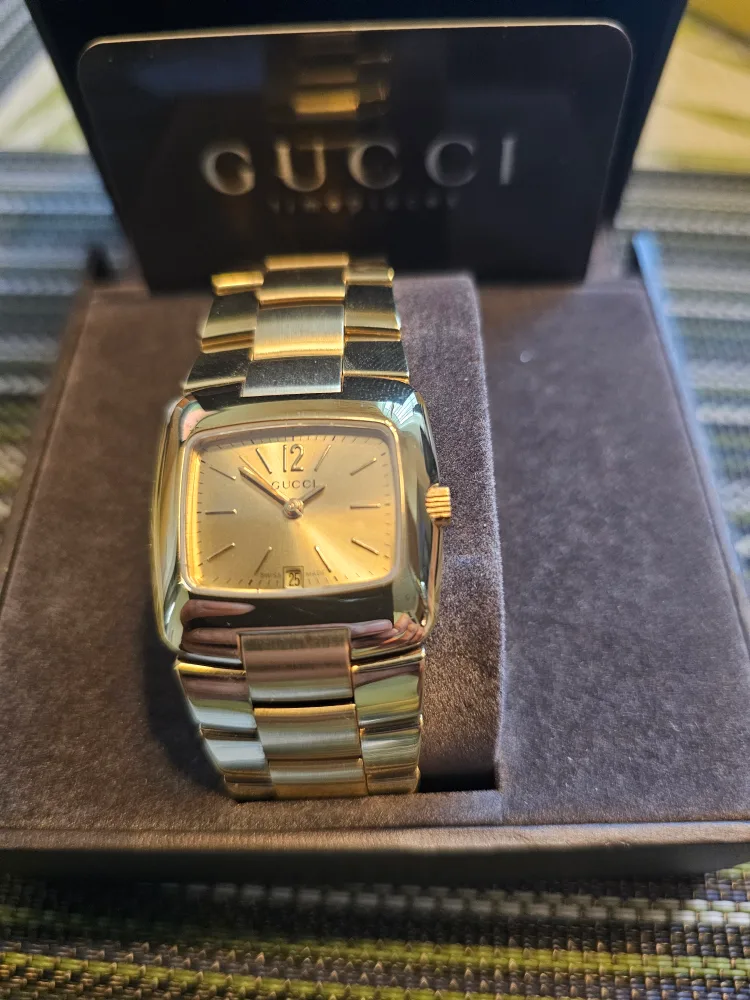 Gucci Gold-Tone Ladies Watch with Box Authentic image indicator(2)