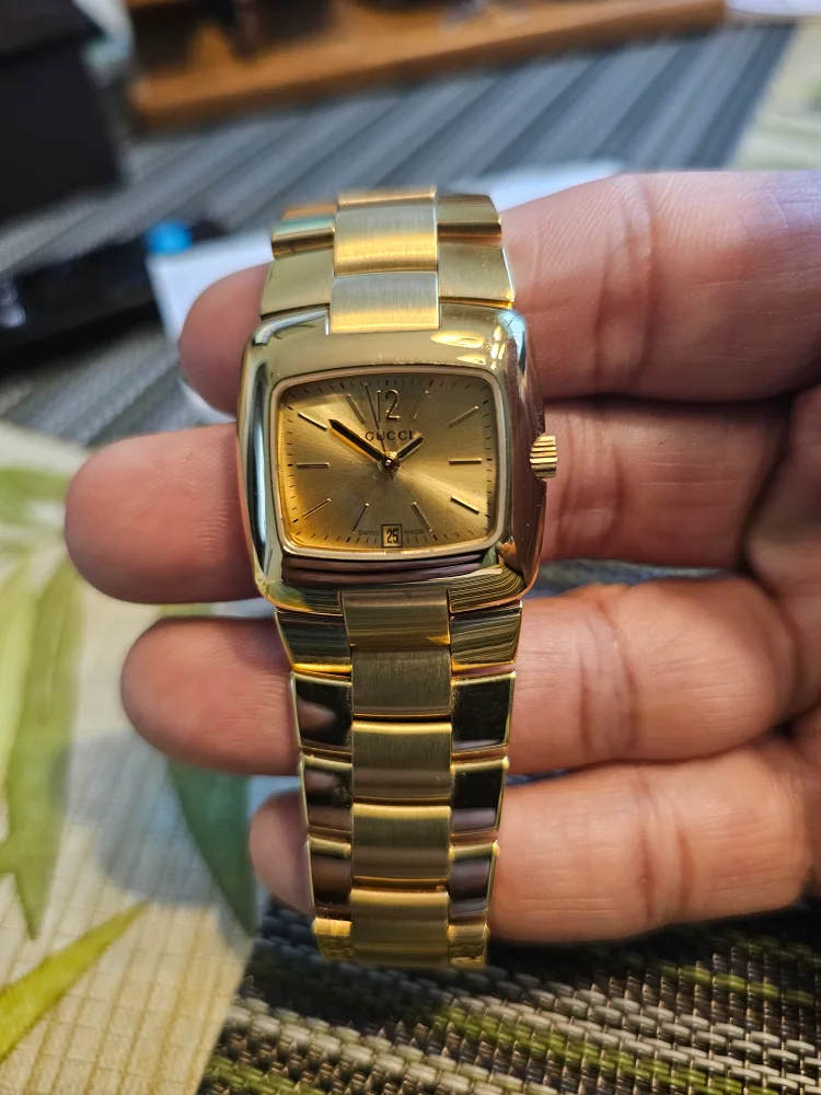 Gucci Gold-Tone Ladies Watch with Box Authentic image indicator(4)