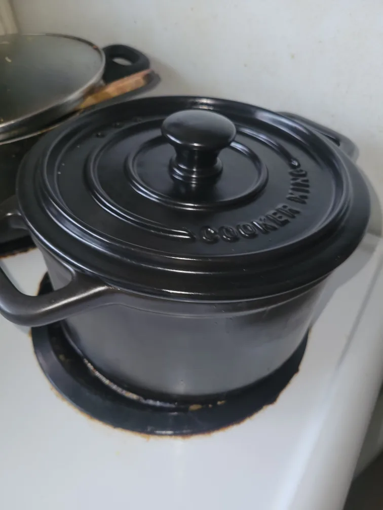 Cooker King Dutch Oven thumbnail