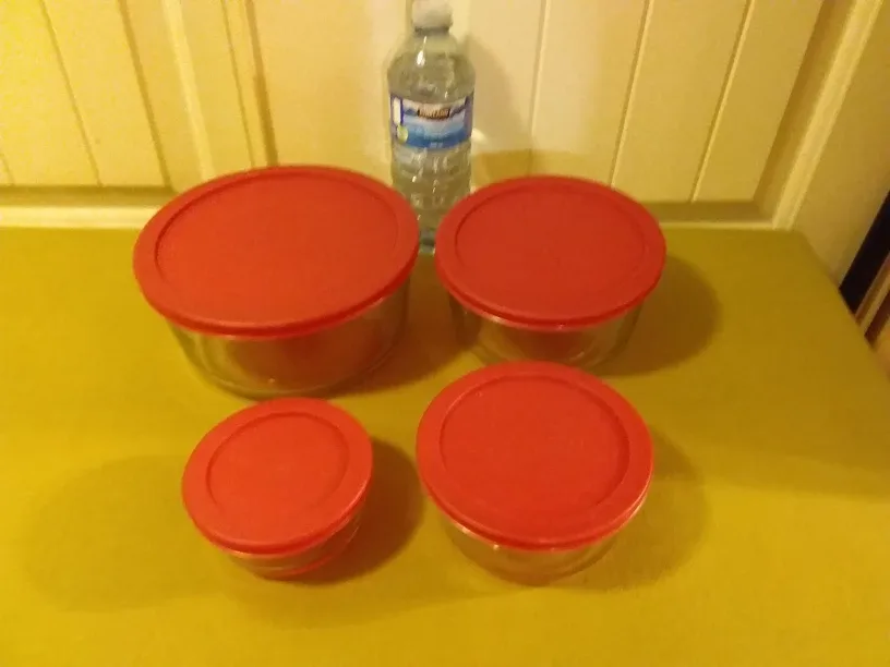 Glass Food Storage Containers with Red Lids (4) 🇨🇦 thumbnail