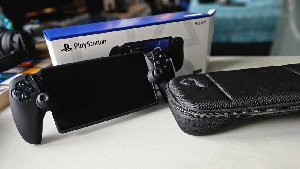 Black PlayStation Portal w/Case & Silicone Grip (A+ condition) - photo 4
