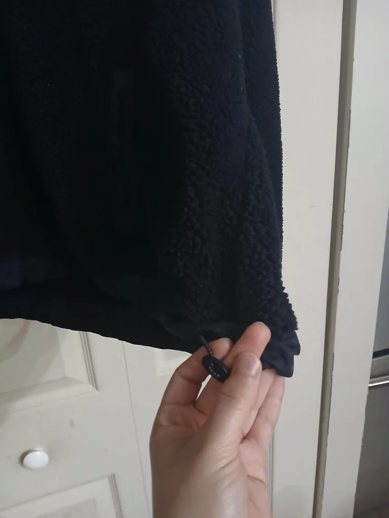 Under Armour black sherpa hoodie, size medium (M) image indicator(7)