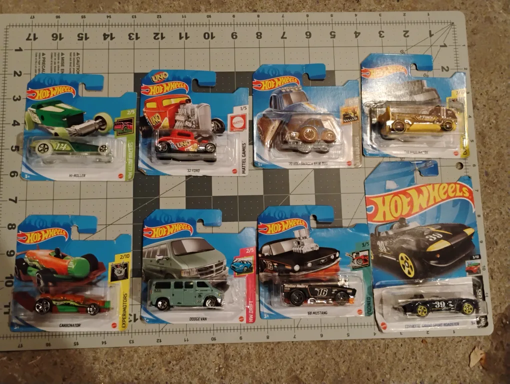 Lot of 21 Assorted Hot Wheels Cars thumbnail