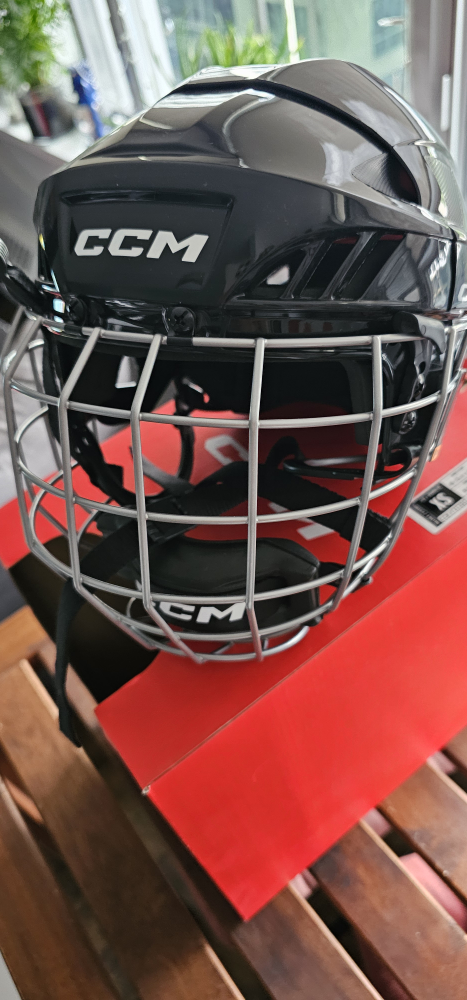 CCM Black Helmet XT20 New XS - photo 2