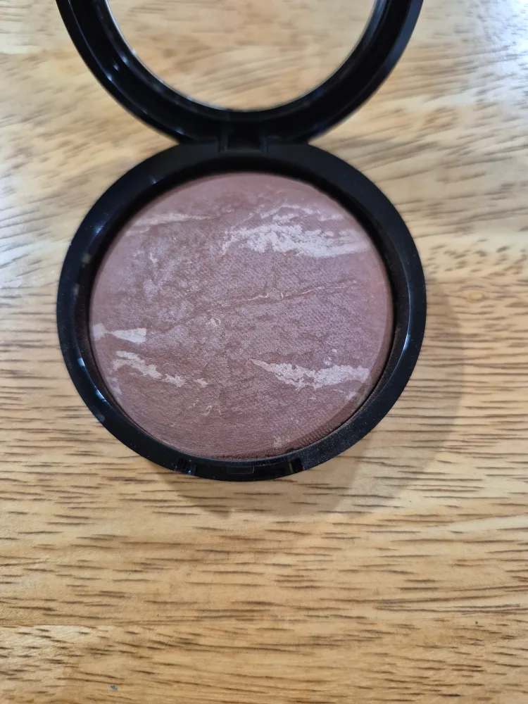 Laura Geller Baked Balance-N-Brighten Deep image indicator(2)