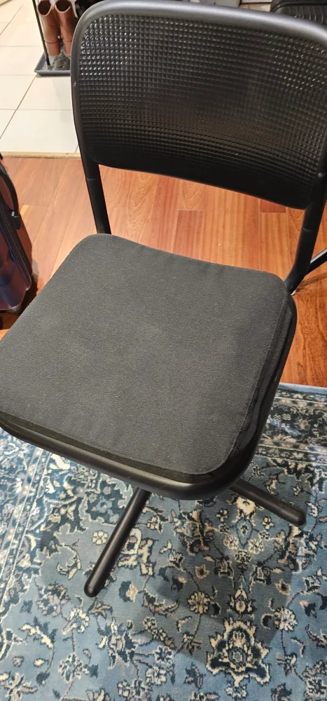 IKEA SMÄLLEN Swivel Chair & Pillow- Black thumbnail