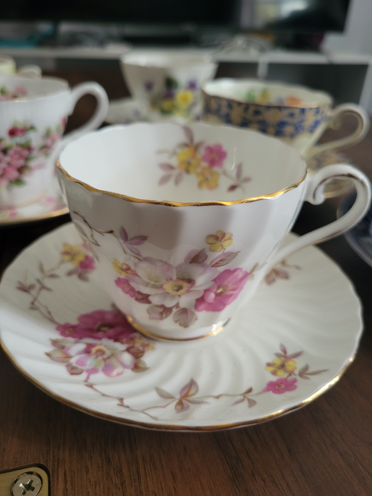 Vintage Tea Cups & Saucers - photo 3