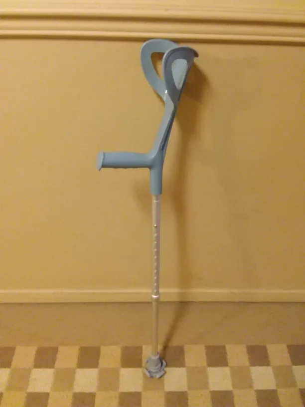 Adjustable Forearm Crutch 🩼 🇨🇦 thumbnail