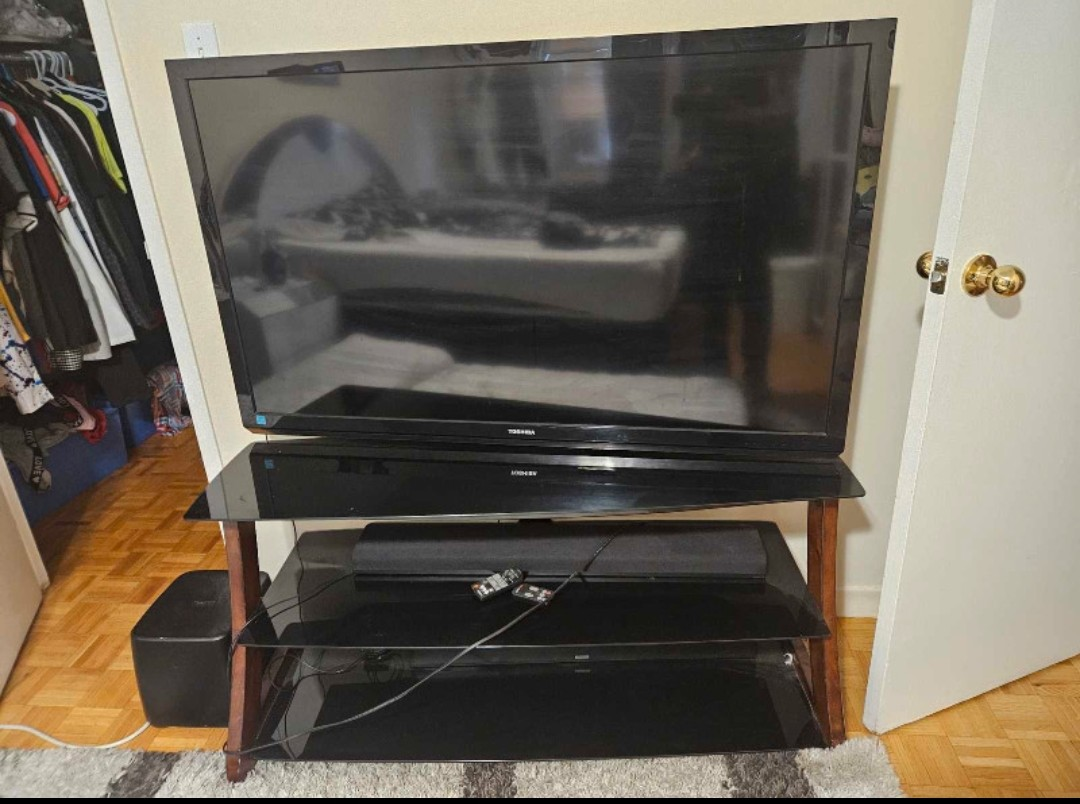 Toshiba 55 inch LED TV with Stand - photo 2