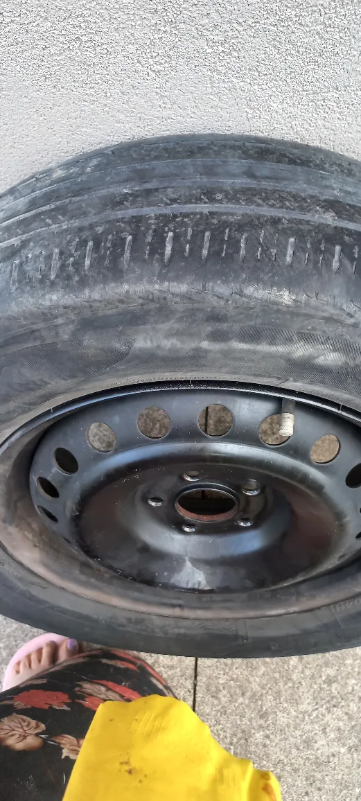 Used Tire 235/65R17 image indicator(4)