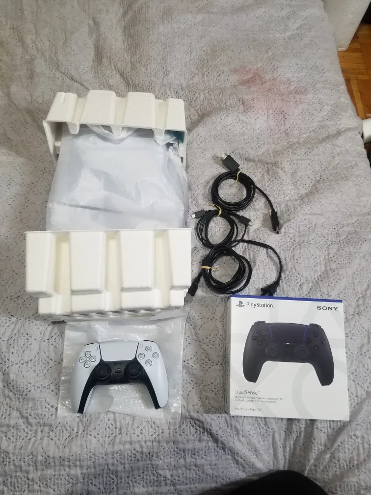 PS5 Slim Disc Edition Bundle image indicator(2)