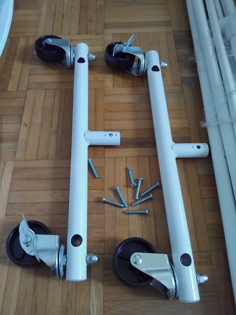 Heavy duty clothes rack with wheels. image indicator(2)