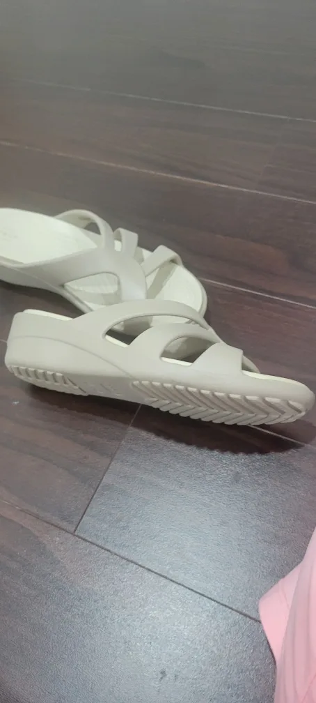 Crocs Sandal Size 6 image indicator(2)