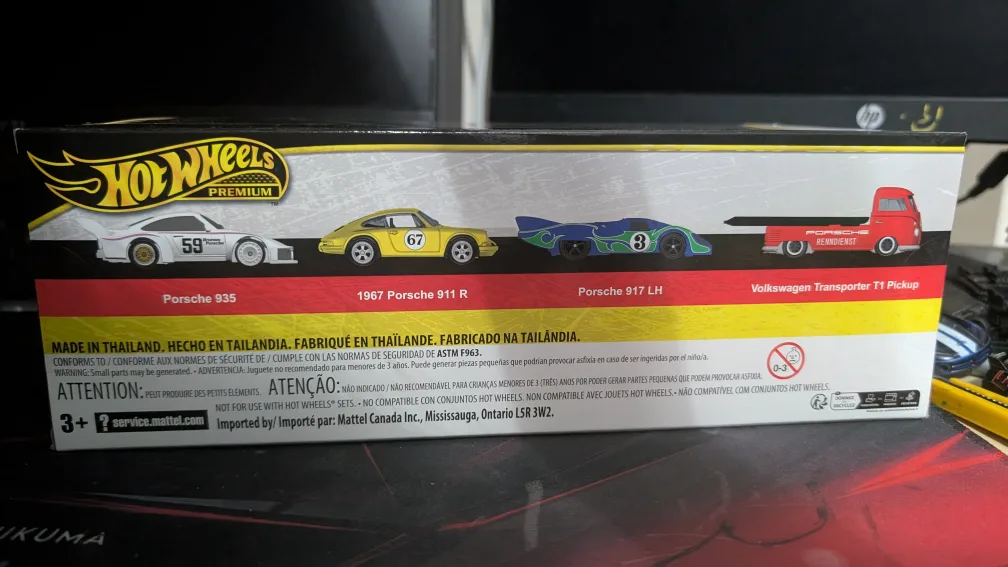 Hot Wheels Premium Porsche Diorama Set image indicator(2)