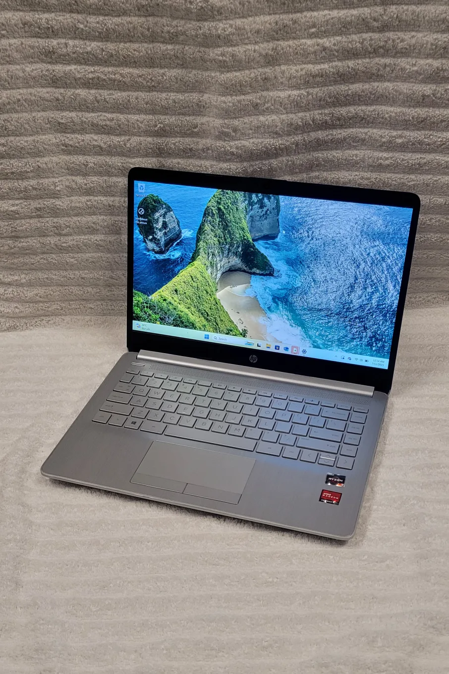 HP 14-DQ1032WM Laptop - Silver thumbnail